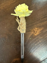 Load image into Gallery viewer, Yellow wood floral pen