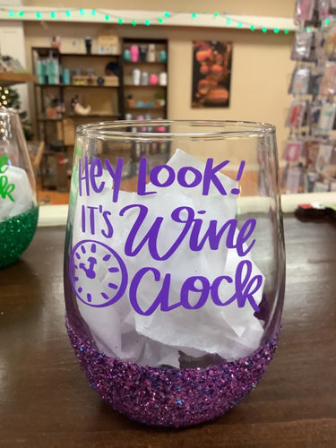 Purple wine o’clock glass