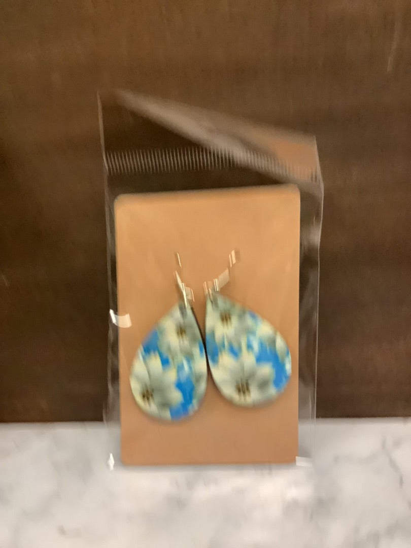 Blue daisy earrings