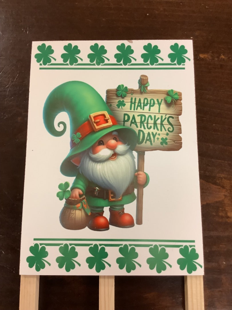 St. Patrick’s day easel decor