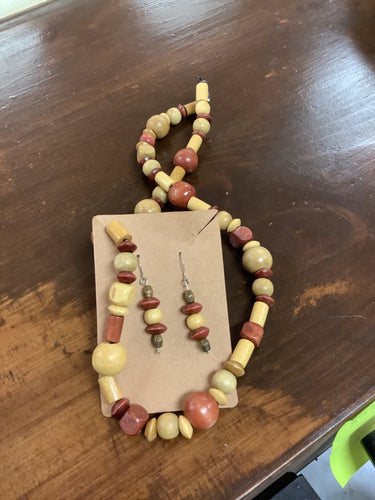 Earring/necklace wooden combo