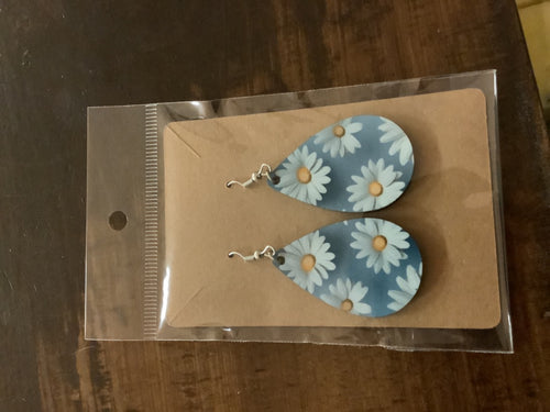 Oval blue daisy earrings