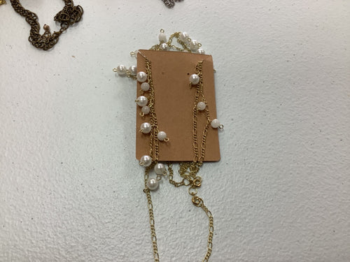 Faux pearl gold necklace