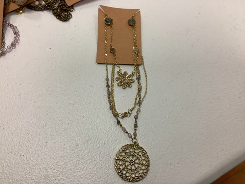 Large gold necklace