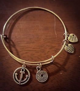 Anchor bracelet